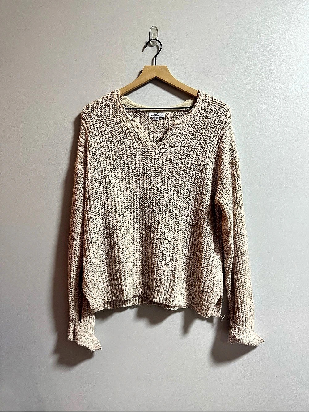 Magnolia Boutique V-Neck Knit Sweater in Beige Size Medium - Picture 2 of 8